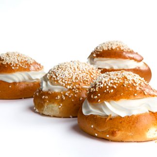 Laskiaispulla mantelitäytteellä (la)